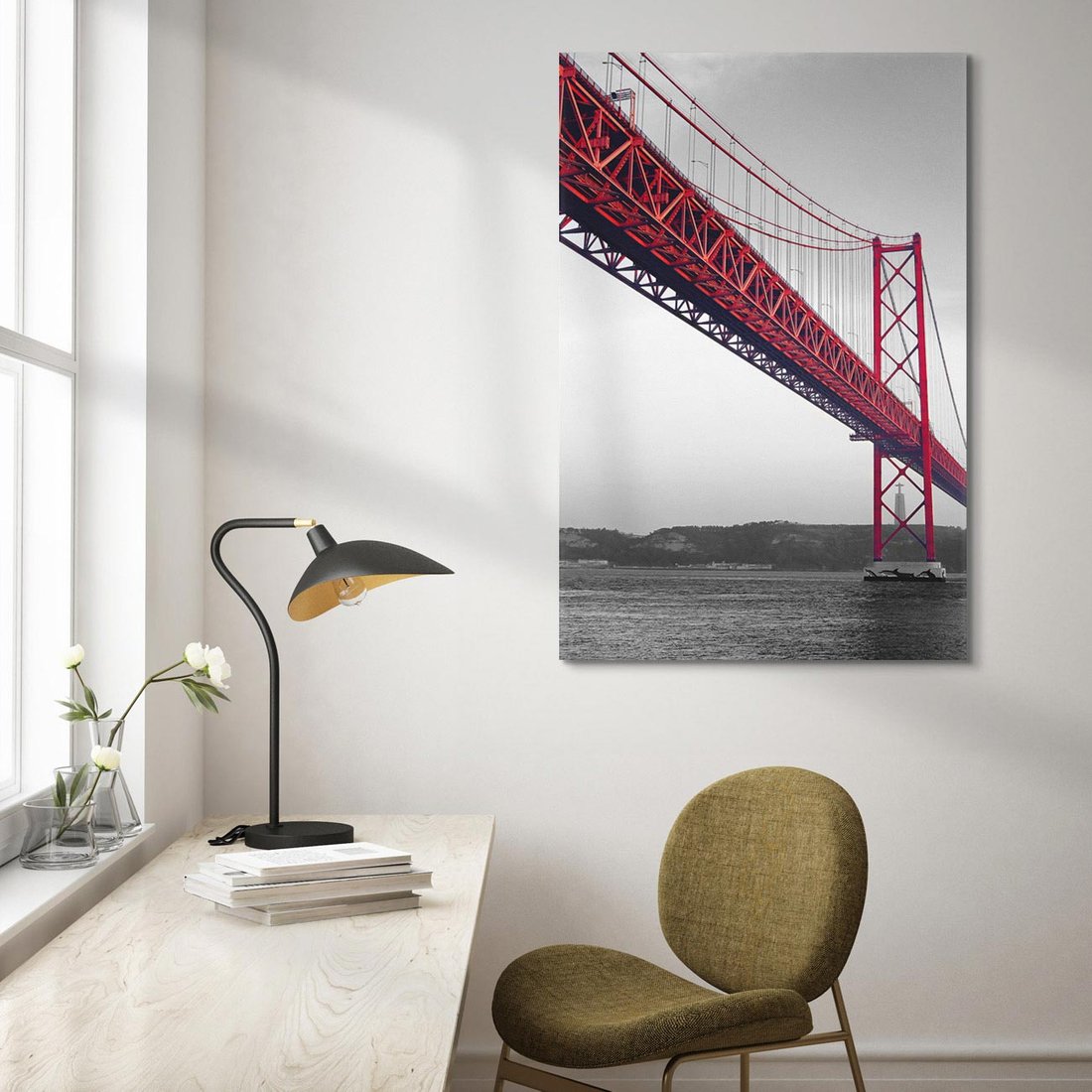 Obraz na płótnie 80x120 - Majestatyczny Most - czarno biała fotografia, czerwony stalowy most nad rzeką