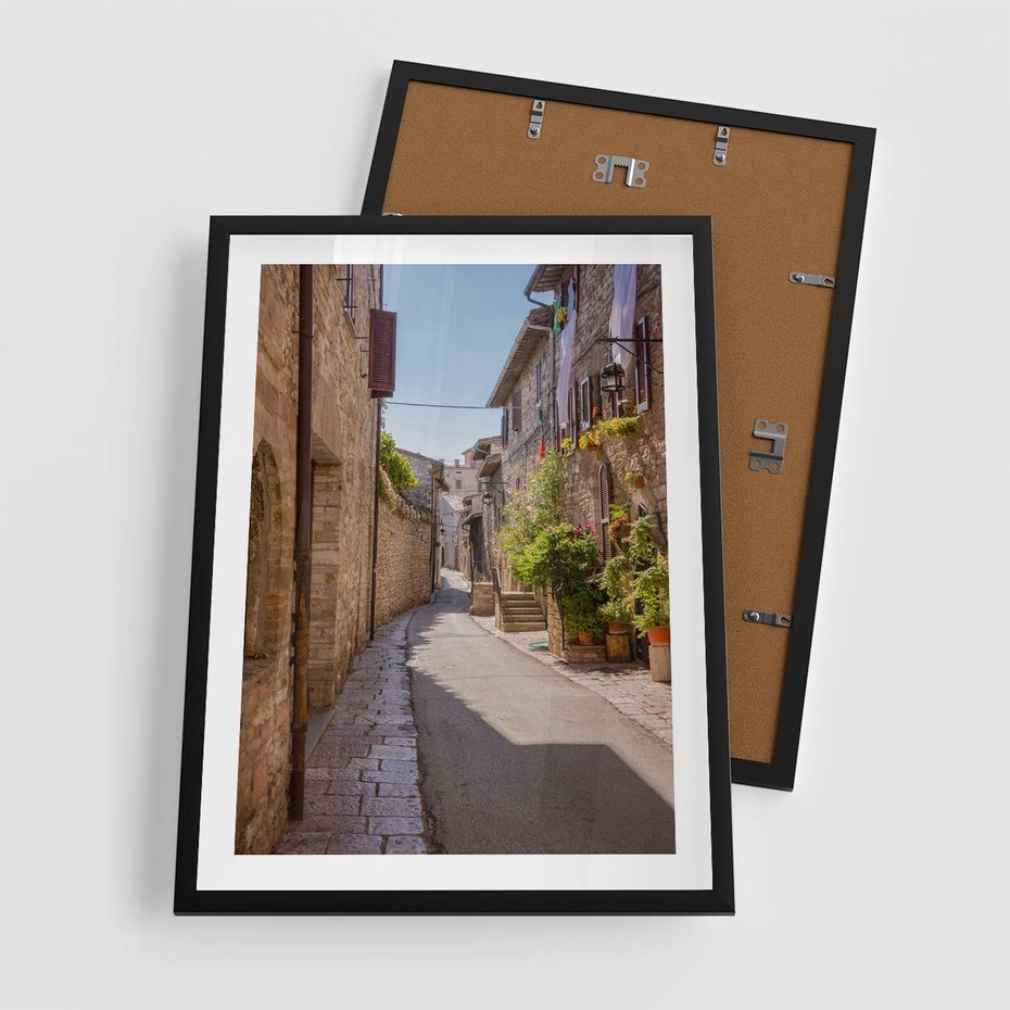 Plakat w ramie 50x70 - Uliczka Wakacyjnego Miasteczka - uliczka, wakacje - rama czarna