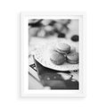 Plakat w ramie 50x70 - Makaroniki w Szarości - czarno biała fotografia, plakat - rama biała