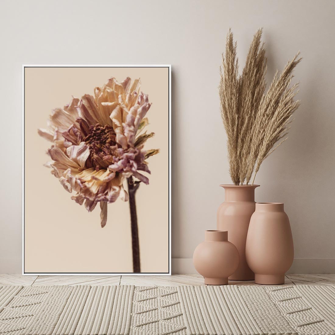 Obraz w ramie 80x120 - Delikatne piękno - suche, kwiaty - rama biała