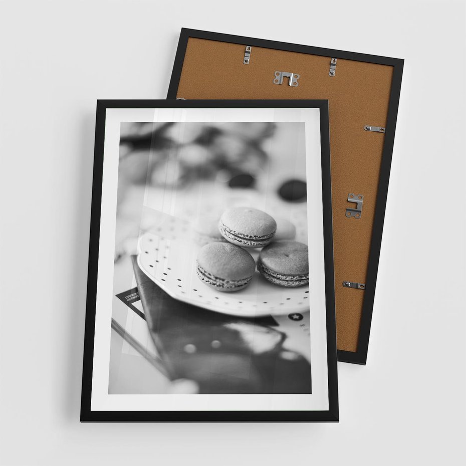 Plakat w ramie 50x70 - Makaroniki w Szarości - czarno biała fotografia, plakat - rama czarna