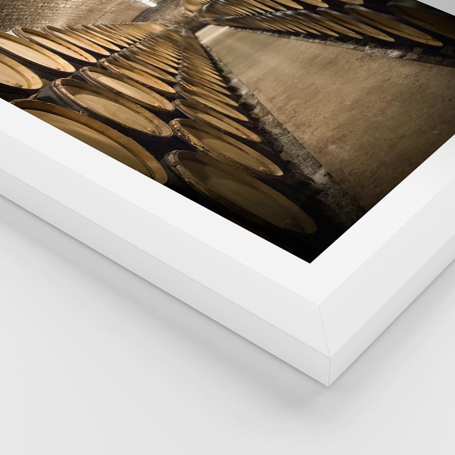 Plakat w ramie 50x70 - Winniczka - winnica, beczki - rama biała