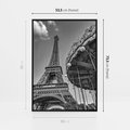 Obraz w ramie 50x70 - Zabawa w Paryżu - czarno białe zdjecie, wieża eiffla - rama czarna