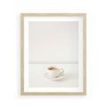 Plakat w ramie 40x50 - Kawa w Prostocie - kawa w filizance, białe tłó - rama drewno