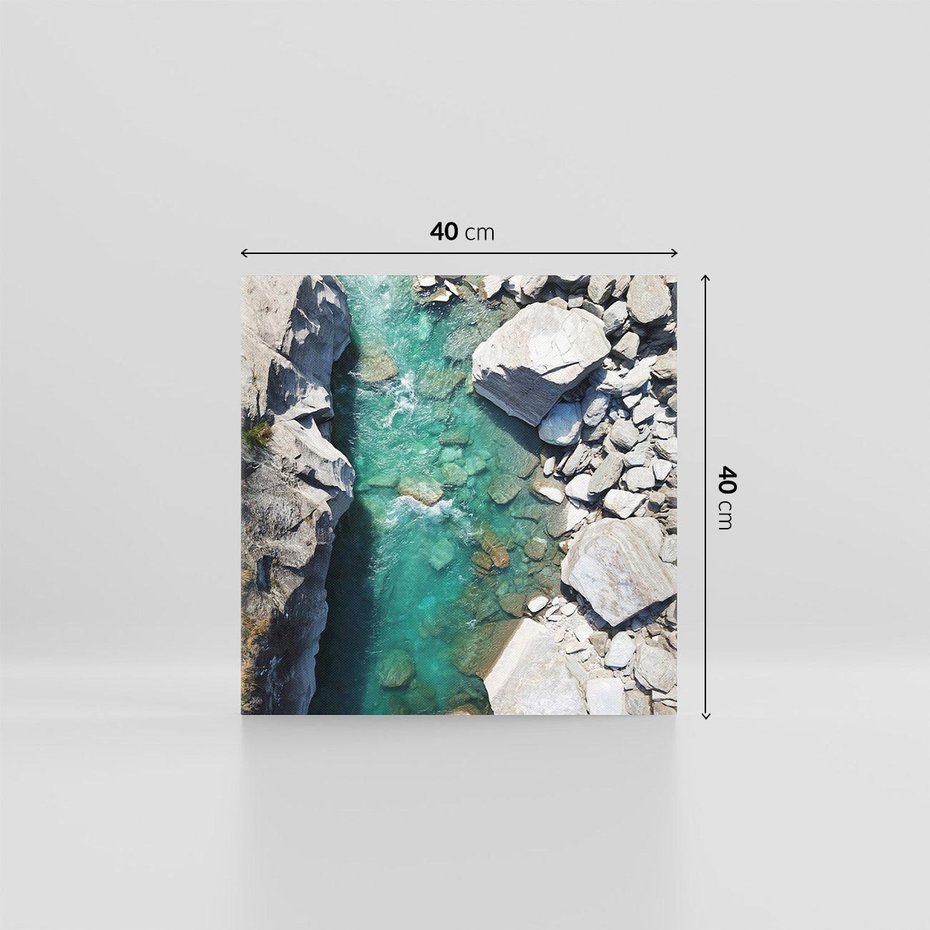 Obraz na płótnie 40x40 - Spotkanie natury i siły - rzeka, skały