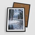 Plakat w ramie 50x70 - Śnieżne cuda - zima, las - rama czarna