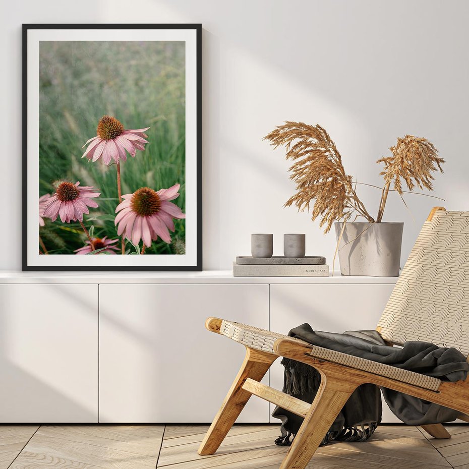 Plakat w ramie 30x40 - Natura w Pełnym Blasku - kwiaty na łące, różowe kwiaty polne - rama czarna