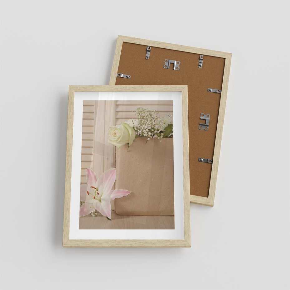 Plakat w ramie 30x40 - Elegancja W Prostocie - kwiaty, mnimalizm - rama drewno