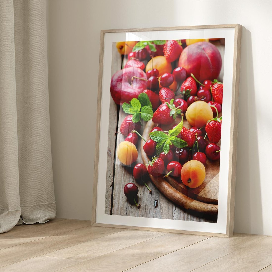 Plakat w ramie 50x70 - Owoce w restauracji artystycznie - owoce, restauracja - rama drewno