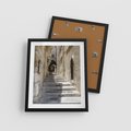 Plakat w ramie 40x50 - Urok uliczki: perspektywa miasta - uliczka, perspektywa - rama czarna