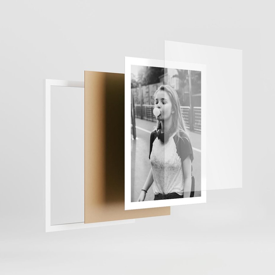 Plakat w ramie 50x70 - Letnia Młodość - nowoczesna fotografia, czarno biała - rama biała