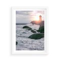 Plakat w ramie 50x70 - Latarnia, Zachód Słońca i Fale - latarnia na klifie, zachód słońca - rama biała