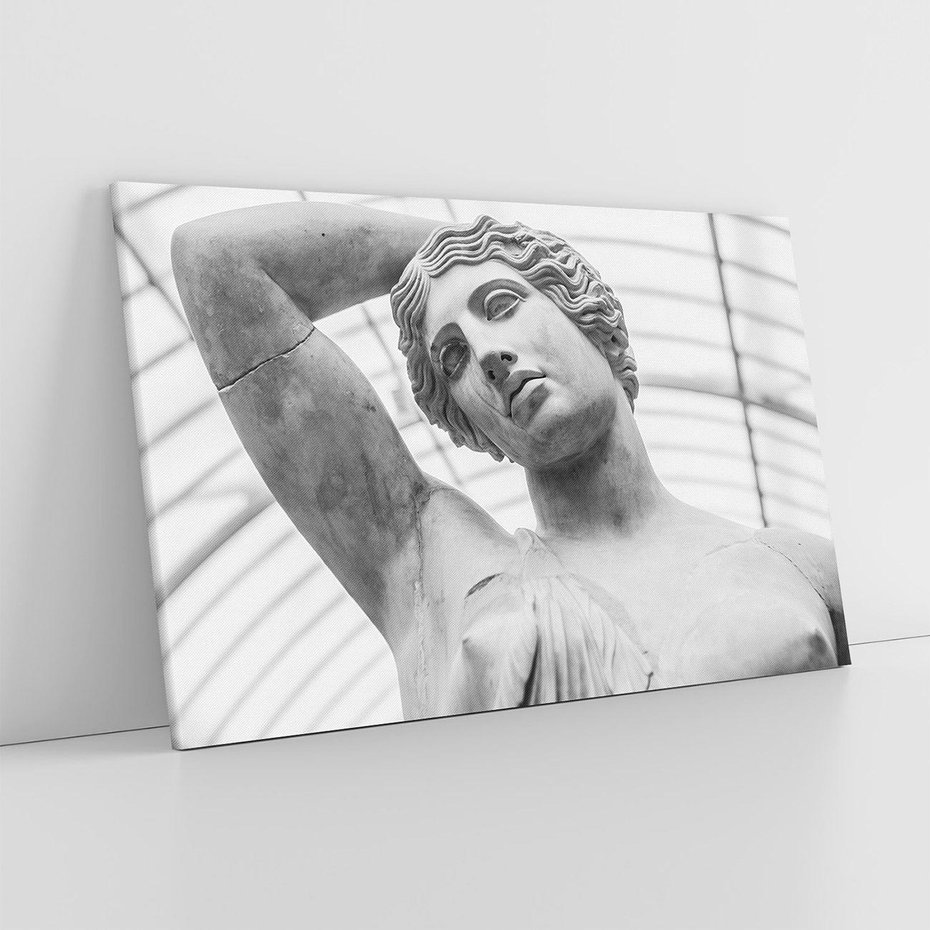 Obraz na płótnie 70x50 - Zaklęta w Kamieniu - antyczna rzeźba kobiety na fotografii, czarno biała