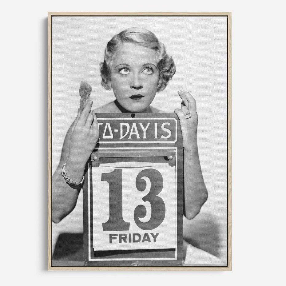 Obraz w ramie 80x120 - Czy to Pech - retro zdjęcie, czarno białe - rama drewno