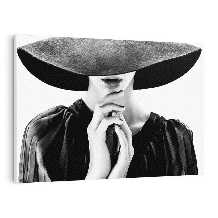 Obraz na płótnie 70x50 - Czarna Elegancja - fotografia czarno biała, zbliżenie portret kobiety w czerni