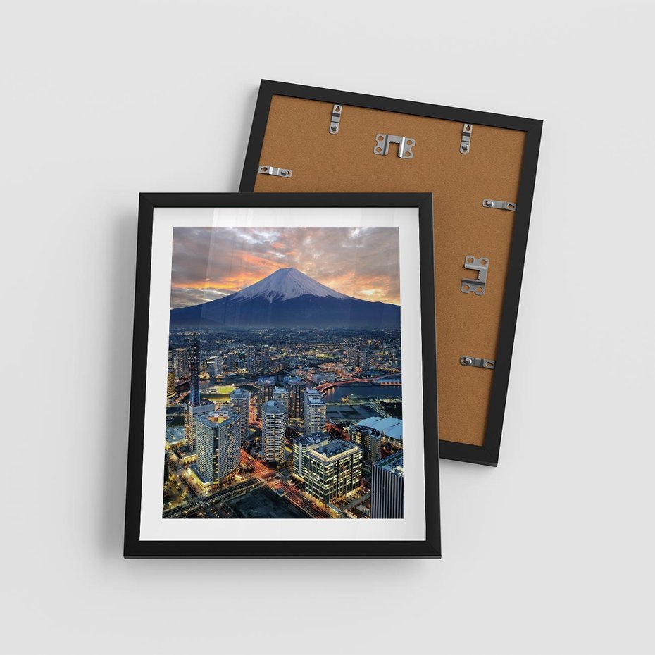 Plakat w ramie 40x50 - Miasto na Górnym Horyzoncie - miasto, góry - rama czarna