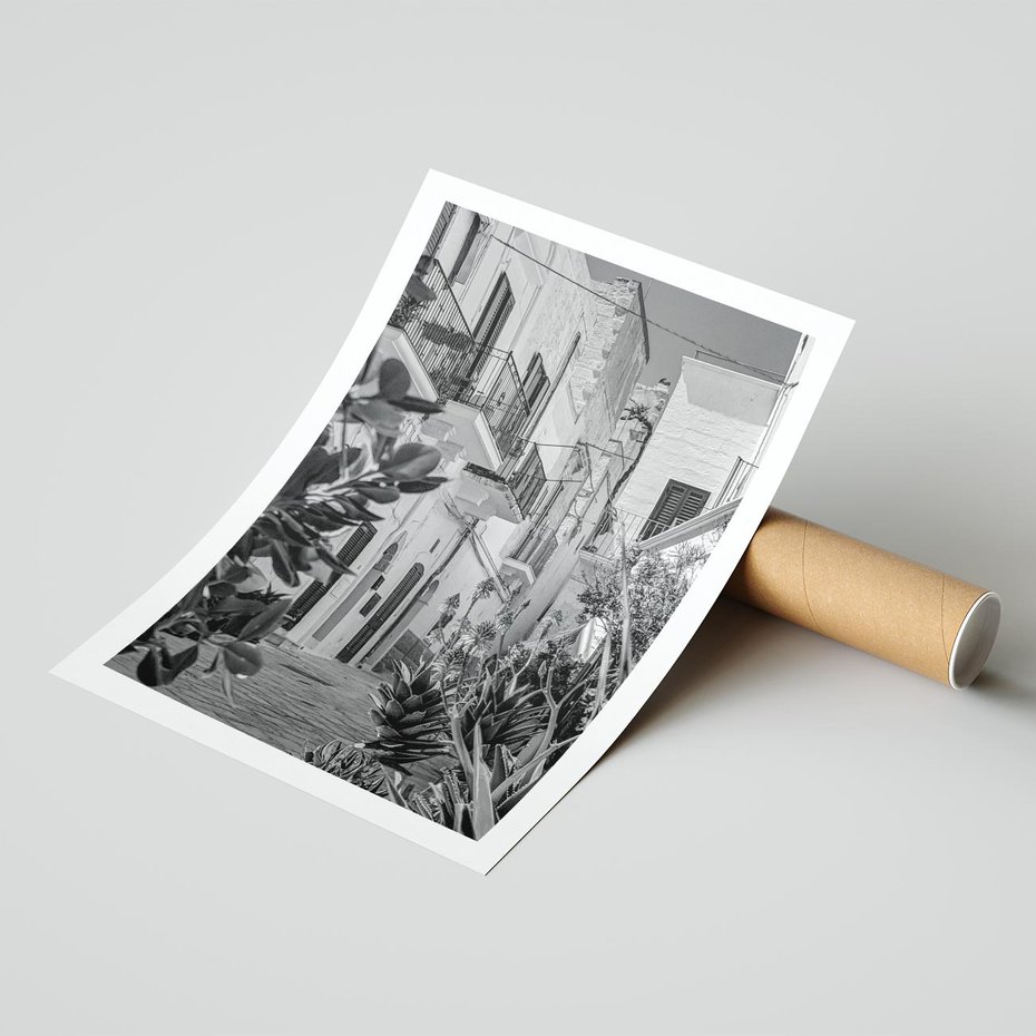 Plakat bez ramy 50x70 - Nadmorska Uliczka - czarno białe zdjecie, uliczka w nadmorskim mieście