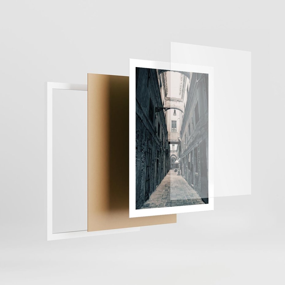 Plakat w ramie 50x70 - Odkryj tajemnice miasta - uliczka, perspektywa - rama biała