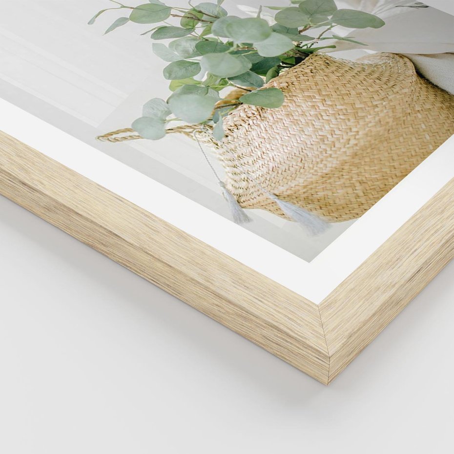 Plakat w ramie 50x70 - Eukaliptusowa Świeżość - eukaliptus, liście w koszu z wikliny - rama drewno
