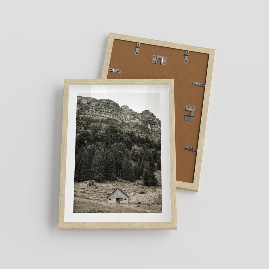 Plakat w ramie 30x40 - Dom w Odcieniach Natury - domek w górach, góry - rama drewno