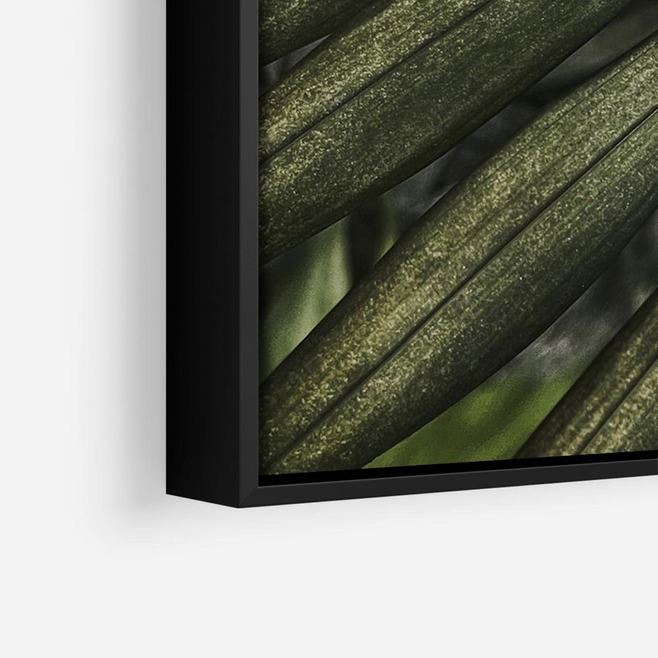 Obraz w ramie 100x70 - W Liściach Ukryte - zdjęcie, fotografia - rama czarna