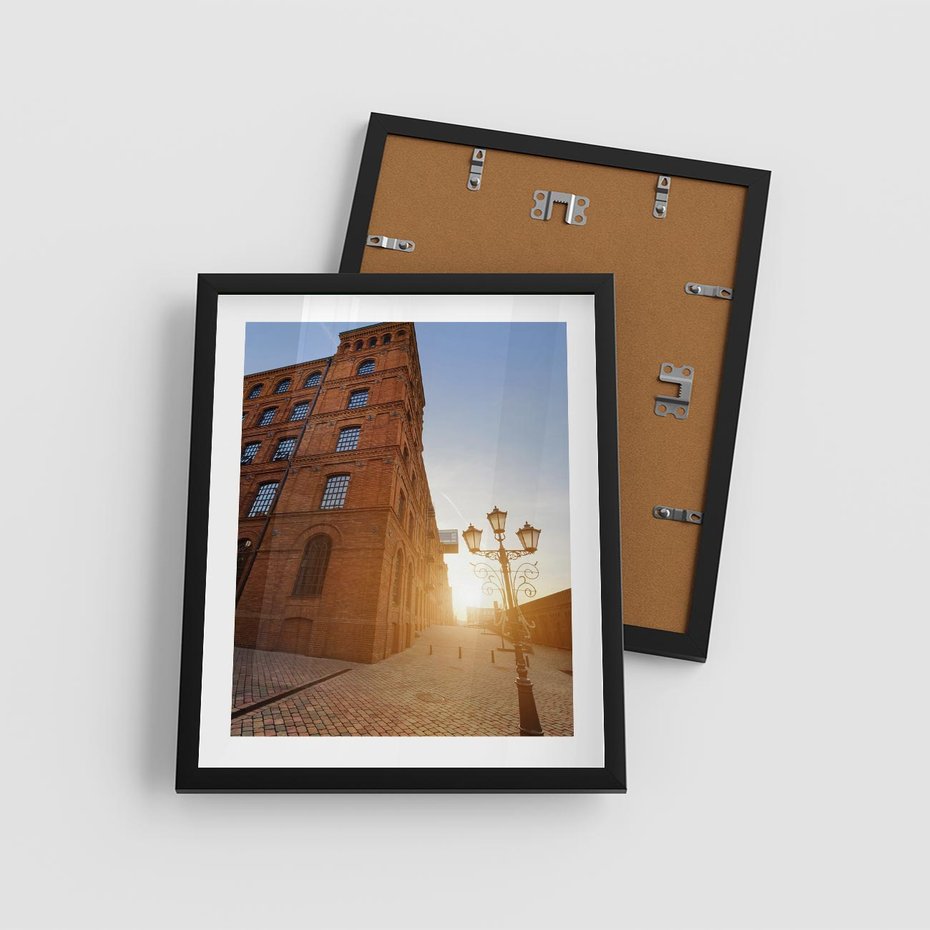 Plakat w ramie 40x50 - Perspektywa uliczki - uliczka, perspektywa - rama czarna