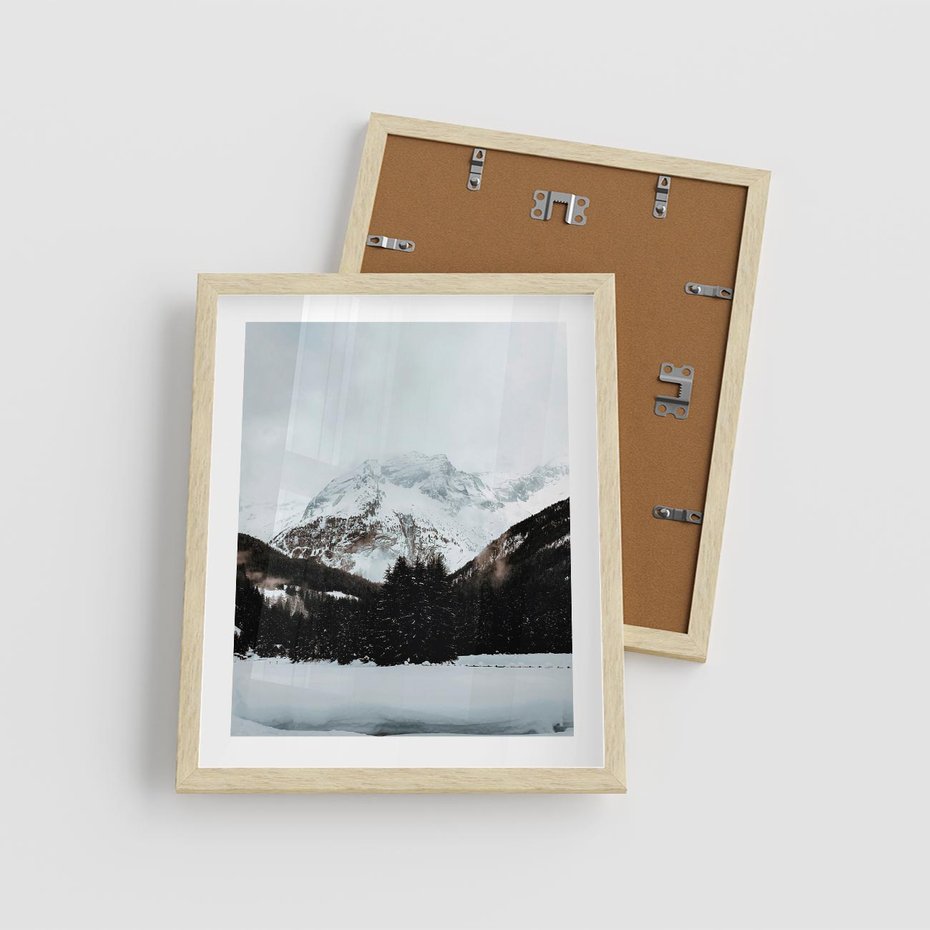 Plakat w ramie 40x50 - W Cieniu Śnieżnych Szczytów - górski krajobraz, zima - rama drewno