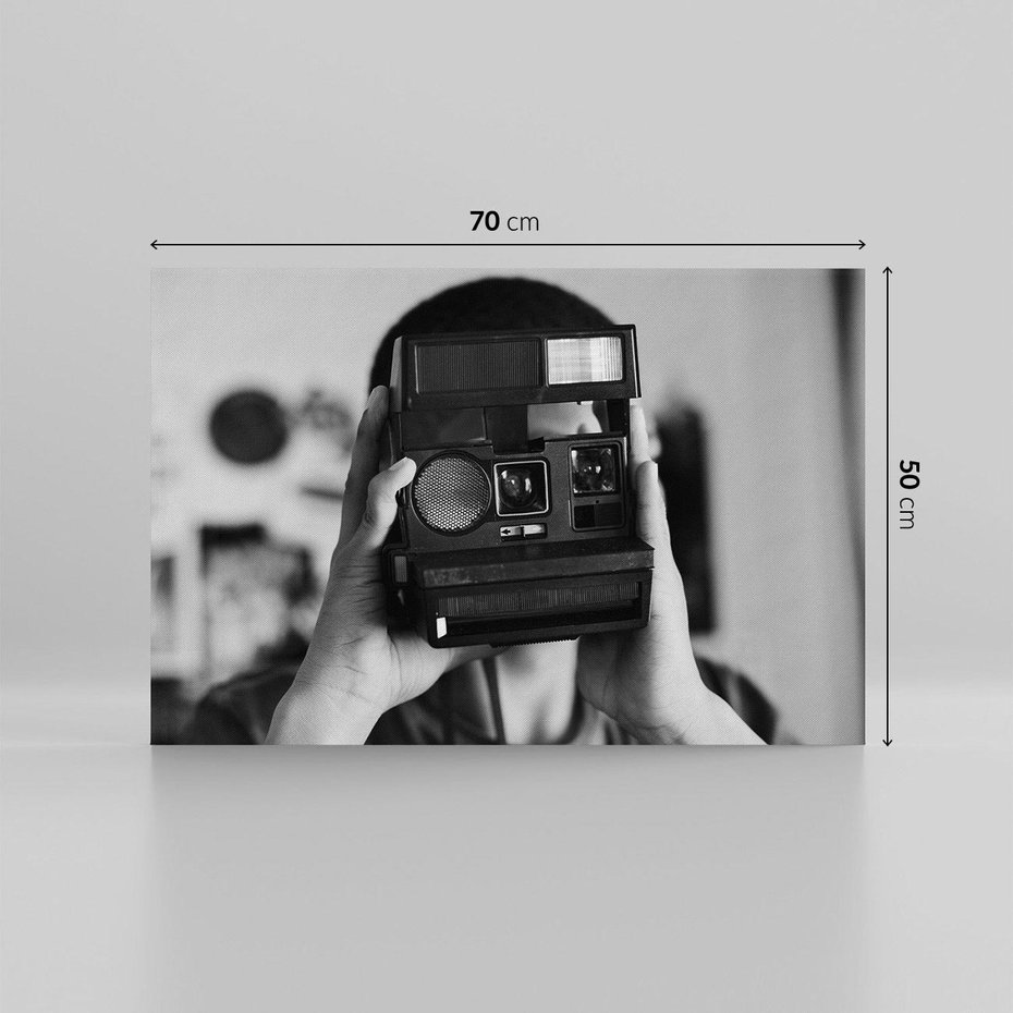 Obraz na płótnie 70x50 - Mężczyzna za Aparatem - czarno białe zdjęcie, portret