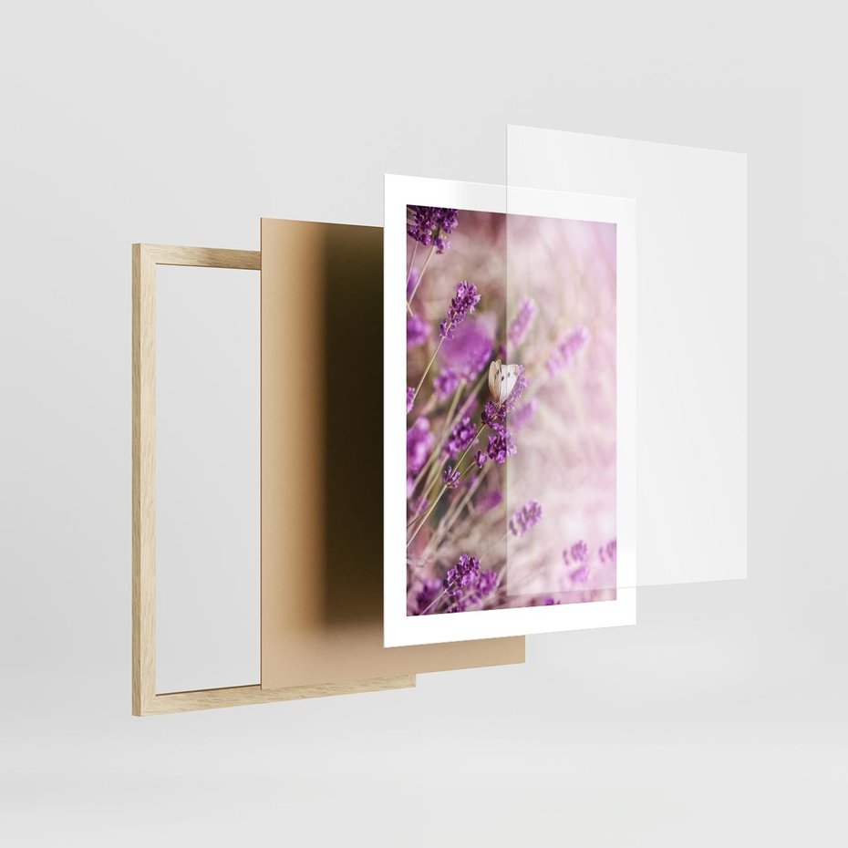 Plakat w ramie 30x40 - Majestat lawendy: fioletowe pola - lawenda, fiolet - rama drewno