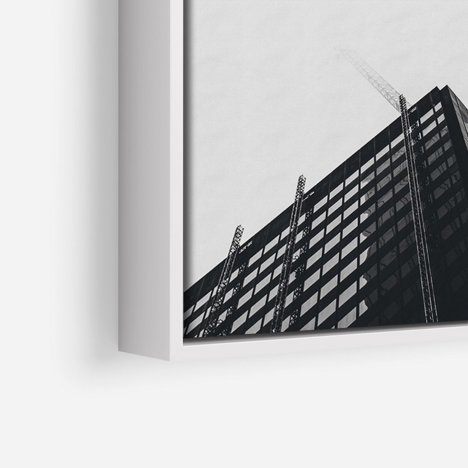 Obraz w ramie 70x100 - Nowoczesna Dynamika - perspektywa, wieżowce - rama biała