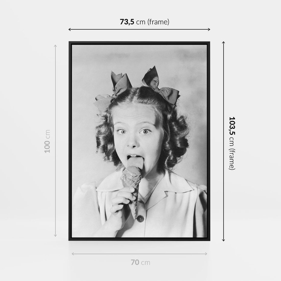Obraz w ramie 70x100 - Pyszny Deser - retro zdjęcie, czarno białe - rama czarna
