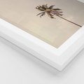 Plakat w ramie 30x40 - Samotna Palma pod Niebem - samotna palma, na tle nieba - rama biała