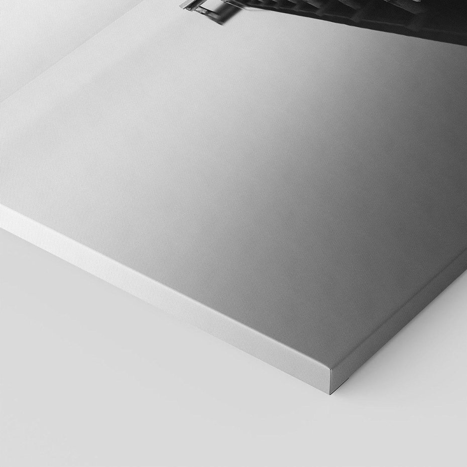 Obraz na płótnie 100x70 - Mglista Perspektywa - czarno biała fotografia, drewniany pomost na jeziorze