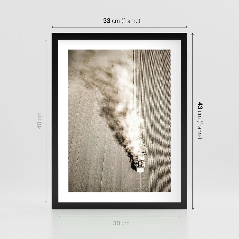 Plakat w ramie 30x40 - Żniwa na Wsi - pole, traktor na polu - rama czarna