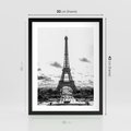 Plakat w ramie 30x40 - Wieża Eiffla - czarno białe zdjecie, wieża eiffla - rama czarna