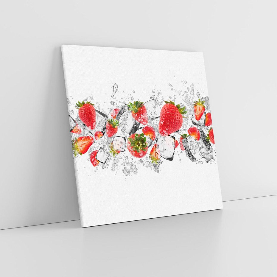 Obraz na płótnie 40x40 - Oaza świeżości: truskawki w wodzie - truskawki, woda
