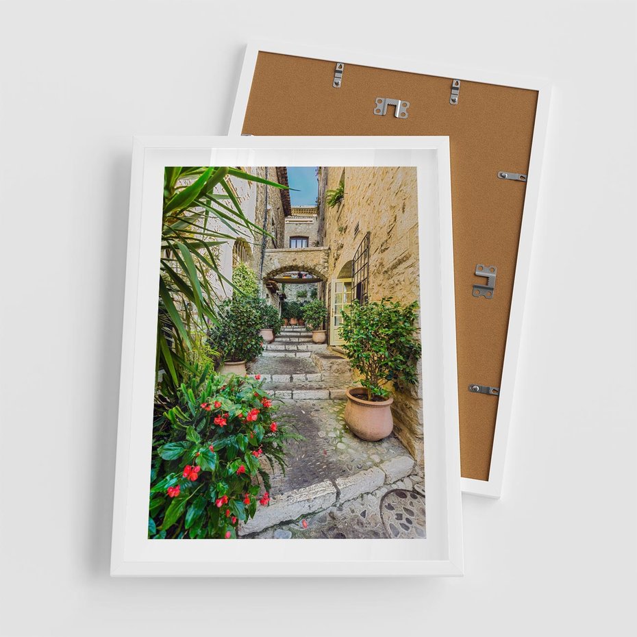 Plakat w ramie 50x70 - Perspektywa uliczki malownicza - uliczka, perspektywa - rama biała