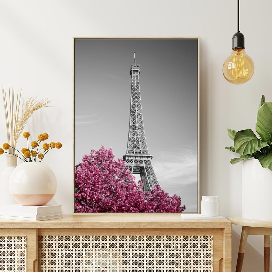 Obraz w ramie 70x100 - Różowy Paryż - czarno białe zdjęcie, wieża eiffla - rama drewno