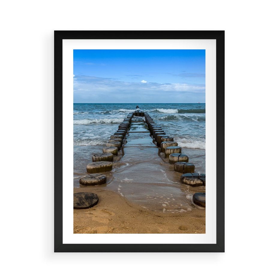 Plakat w ramie 50x70 - Falochron na brzegu morza - falochron, morze - rama czarna