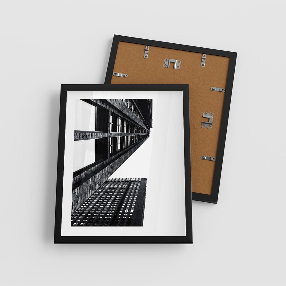 Plakat w ramie 40x50 - Geometryczna Asymetria - architektura, czarno białe zdjęcie - rama czarna