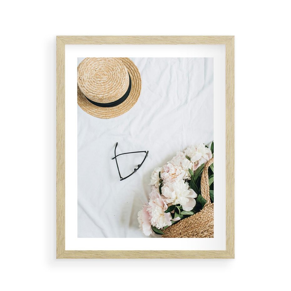 Plakat w ramie 40x50 - Urok Kobiecej Fotografii - kompozycja kobieca, fotografia - rama drewno