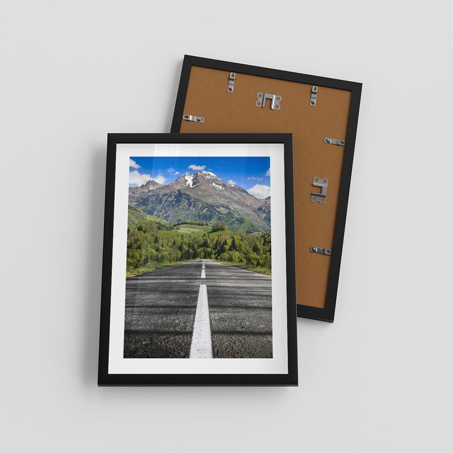Plakat w ramie 30x40 - Droga przez góry: podróż do przygody - droga, góry - rama czarna