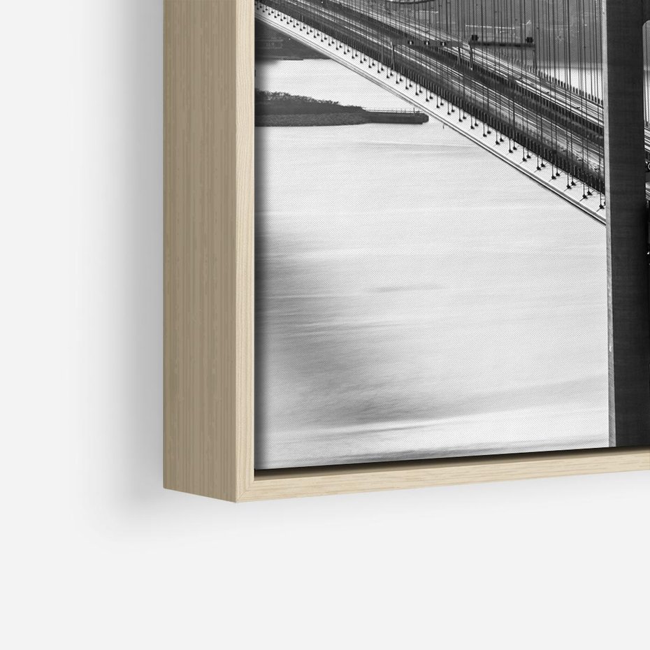 Obraz w ramie 80x80 - Ikona Miasta - most Nowy Jork, czarno biała fotografia - rama drewno