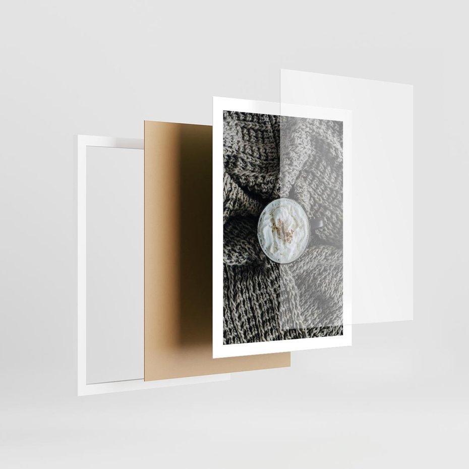 Plakat w ramie 50x70 - Relaks z Kawą i Kocem - ciepły wełniany koc, kawa z bitą śmietaną - rama biała