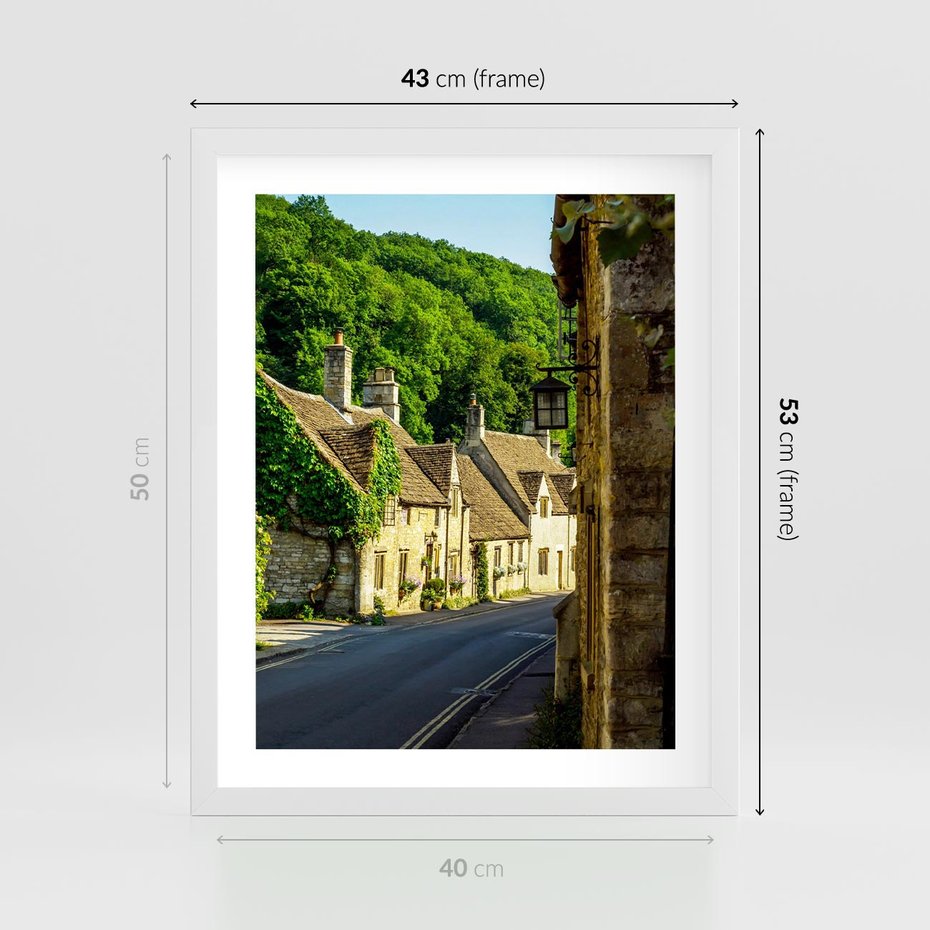 Plakat w ramie 40x50 - Odkryj tajemnice miasta - uliczka, perspektywa - rama biała