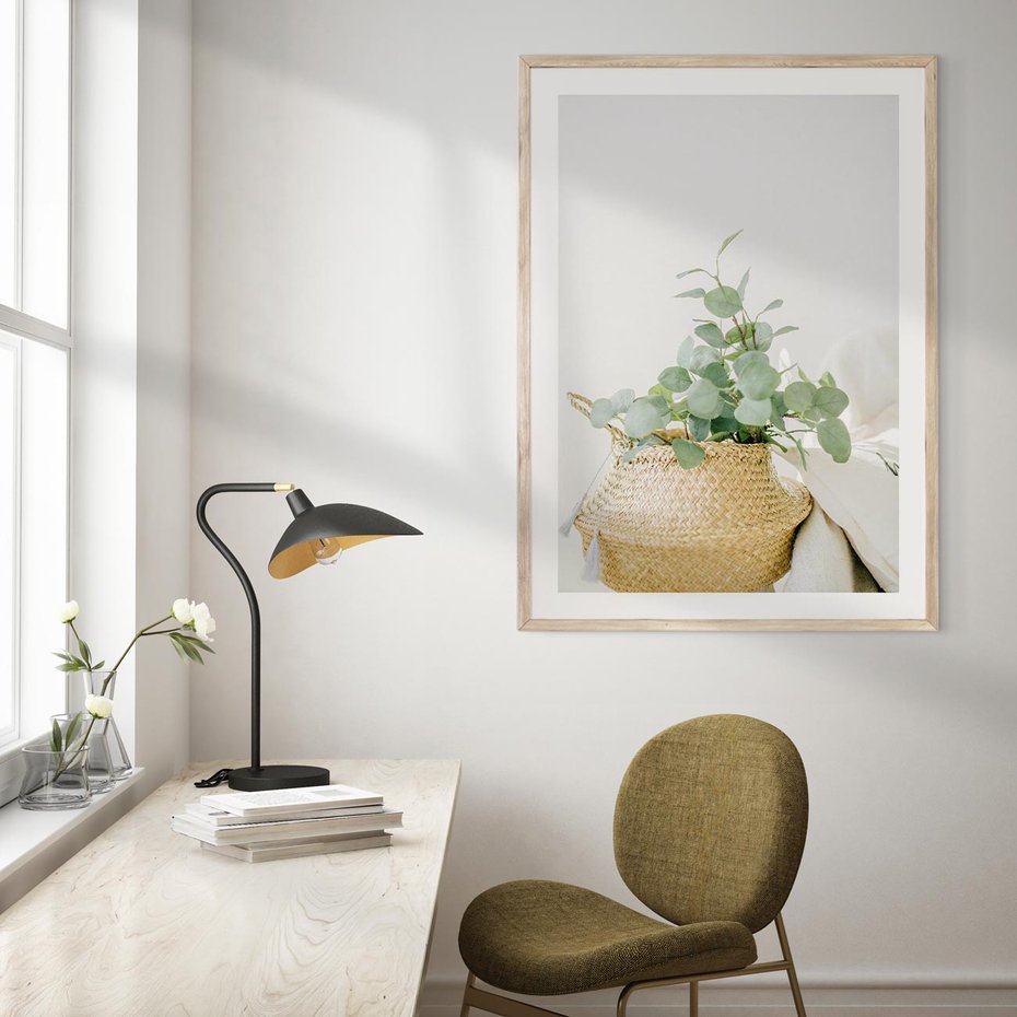 Plakat w ramie 50x70 - Eukaliptusowa Świeżość - eukaliptus, liście w koszu z wikliny - rama drewno