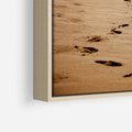 Obraz w ramie 50x70 - Ślady stóp na plaży - plaża, ślady - rama drewno