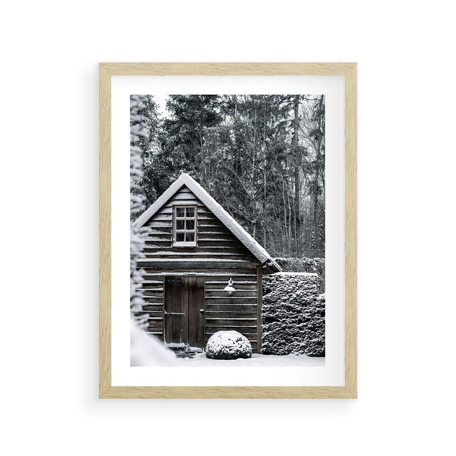 Plakat w ramie 30x40 - Zaklęta Zima - domek w lesie, śnieg - rama drewno