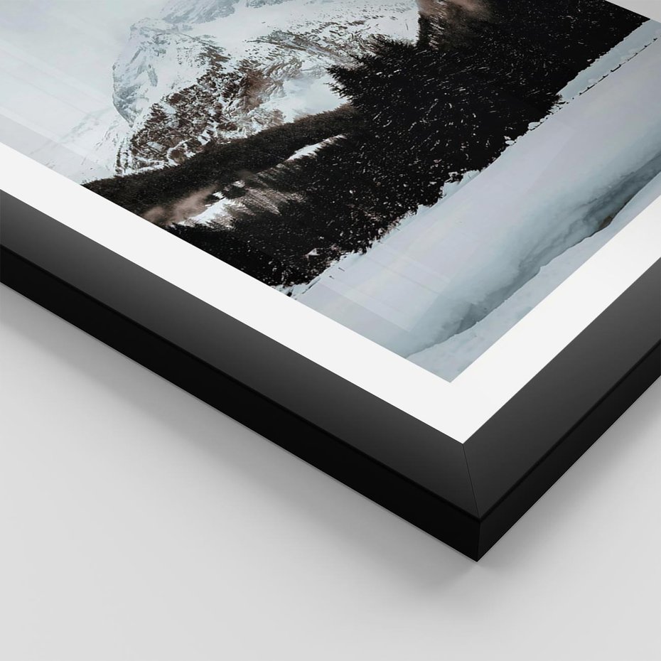 Plakat w ramie 30x40 - W Cieniu Śnieżnych Szczytów - górski krajobraz, zima - rama czarna