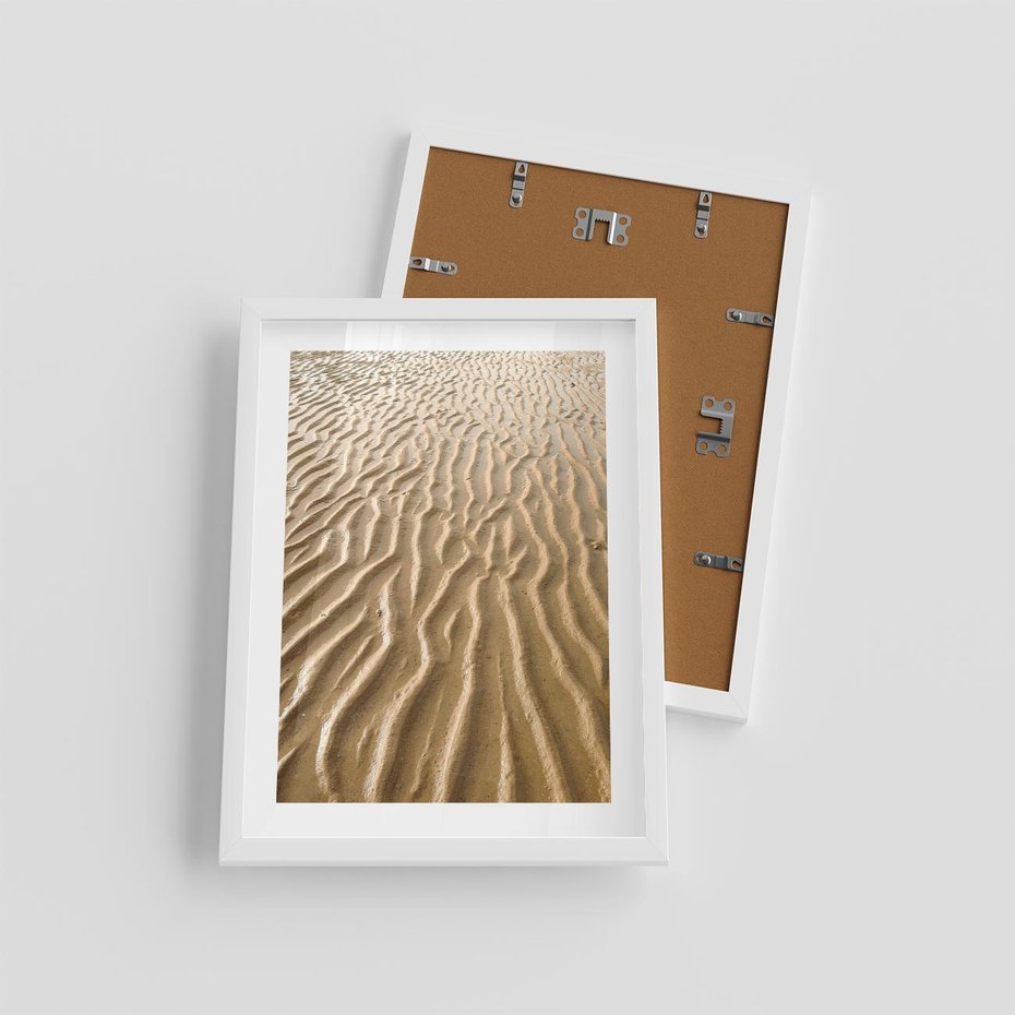 Plakat w ramie 30x40 - Piasek i Nieskończoność - pustynia, piasek - rama biała